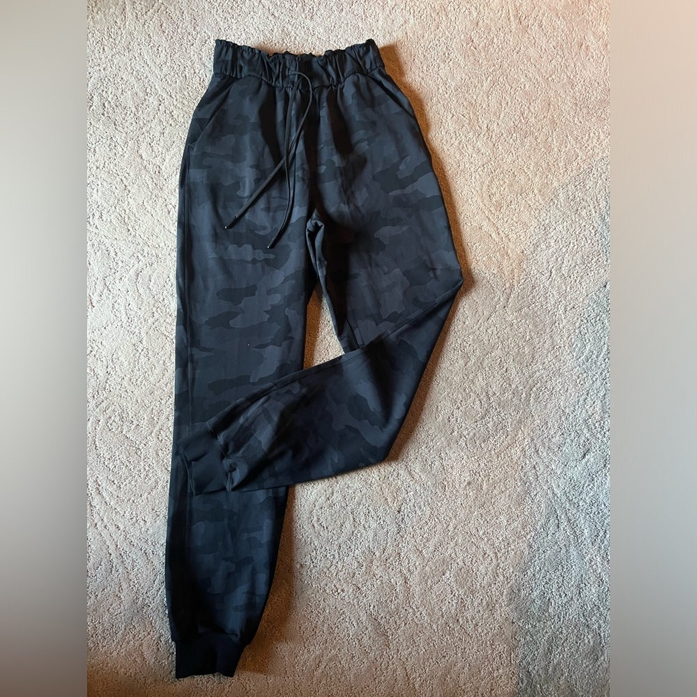 Lululemon Jogger- Size 2 - image 2